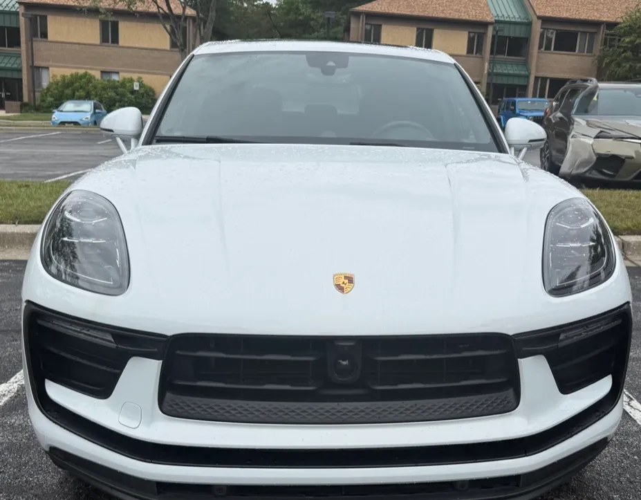 2024 PORSCHE MACAN - 1