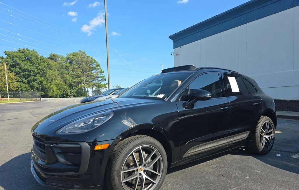 2023 PORSCHE MACAN - 1