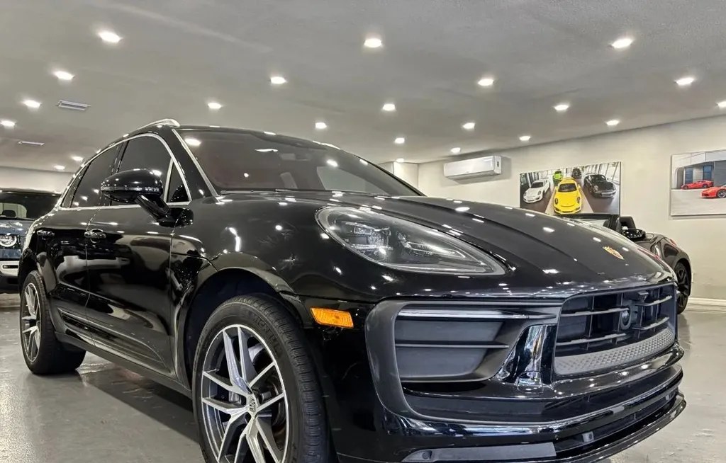 2022 PORSCHE MACAN - 1