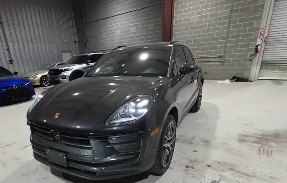 2024 PORSCHE MACAN - 1