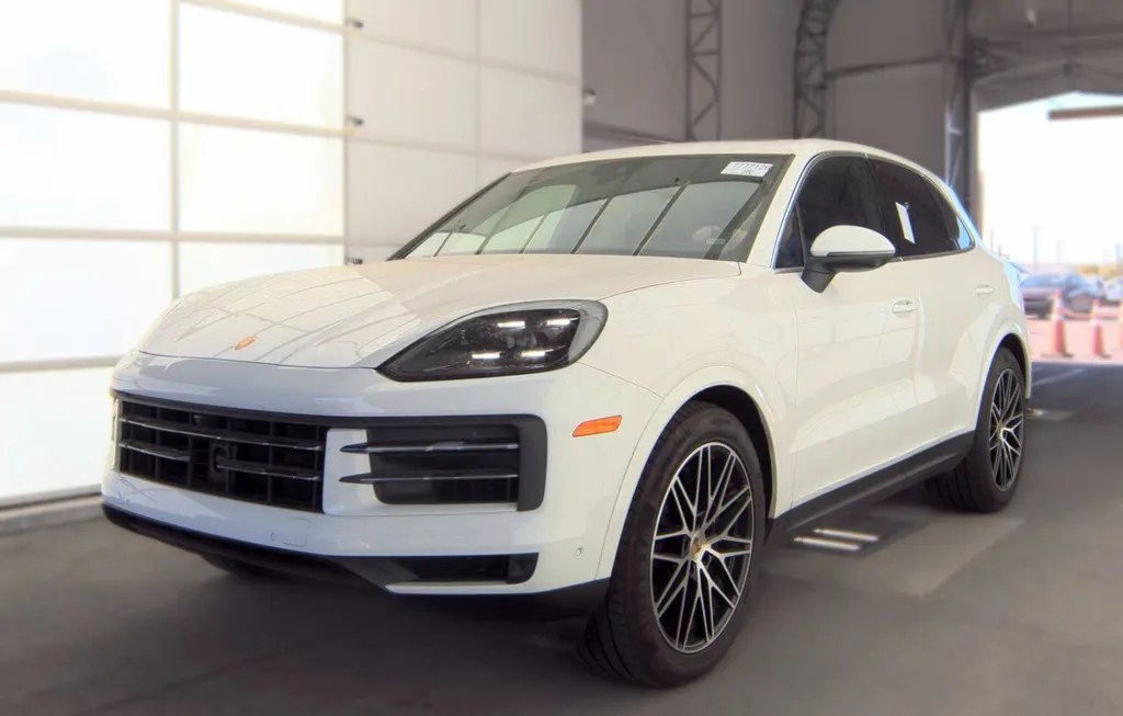 2025 PORSCHE CAYENNE - 1