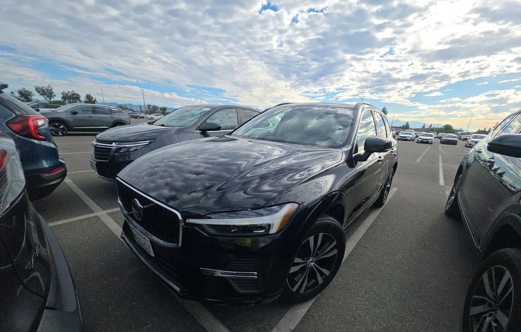 2023 VOLVO XC60 B5 CORE - 1