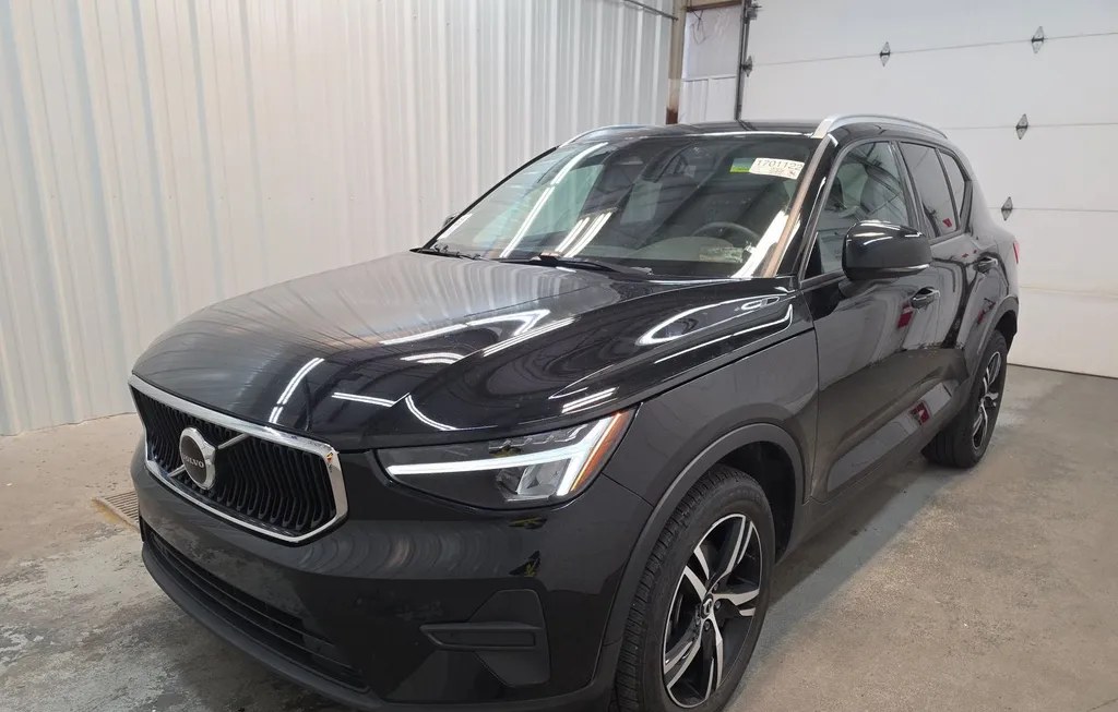 2023 VOLVO XC40 B5 CORE - 1