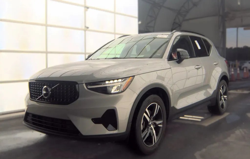 2024 VOLVO XC40 B5 CORE BRIGHT THEME - 1